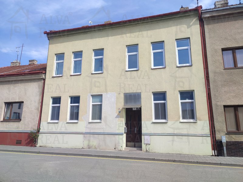 Prodej bytu 3+1 72,93 m² v rodinném domě se zahradou, Královo Pole, ul. Chaloupkova, sklep. |  | Brno