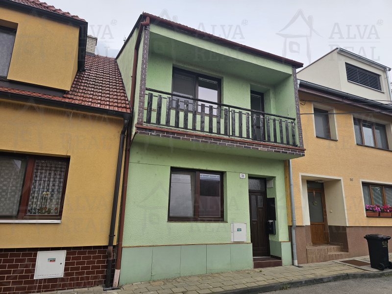 Dlouhodobý pronájem RD 3+1 v Ponětovicích, CP 110 m², 2 sklepy, dvůr, půda. |  | Ponětovice
