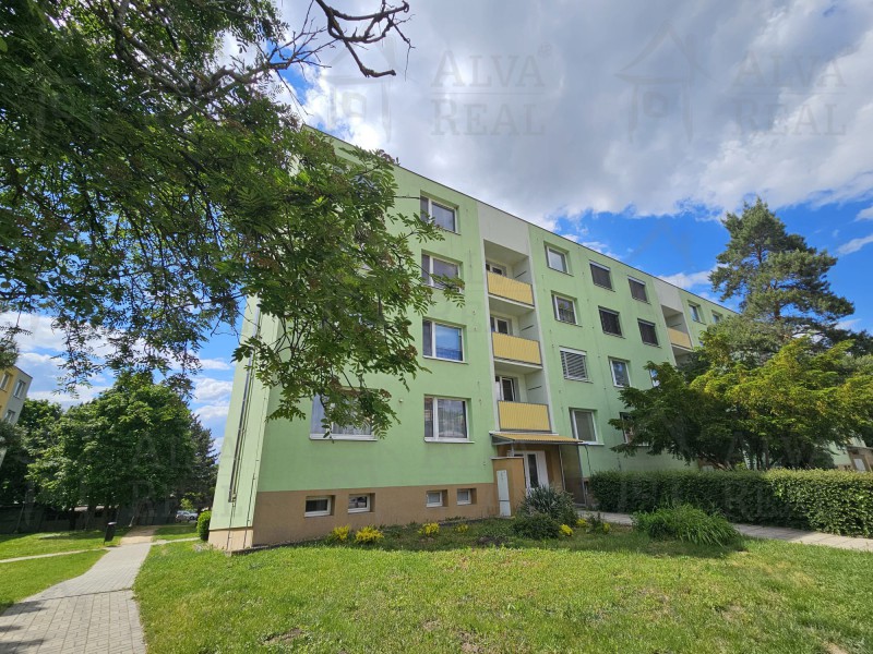Prodej bytu 2+1 o celkové ploše 56,47 m² v Židlochovicích, ulice sídliště Družba, balkon, sklep. |  | Židlochovice