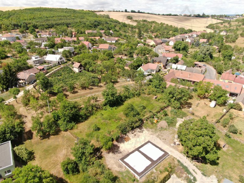 Image detail - Prodej RD ve Stavěšicích o dispozici 2+1, CP 2.690 m², stodola, zahrada, hospodářské zázemí.