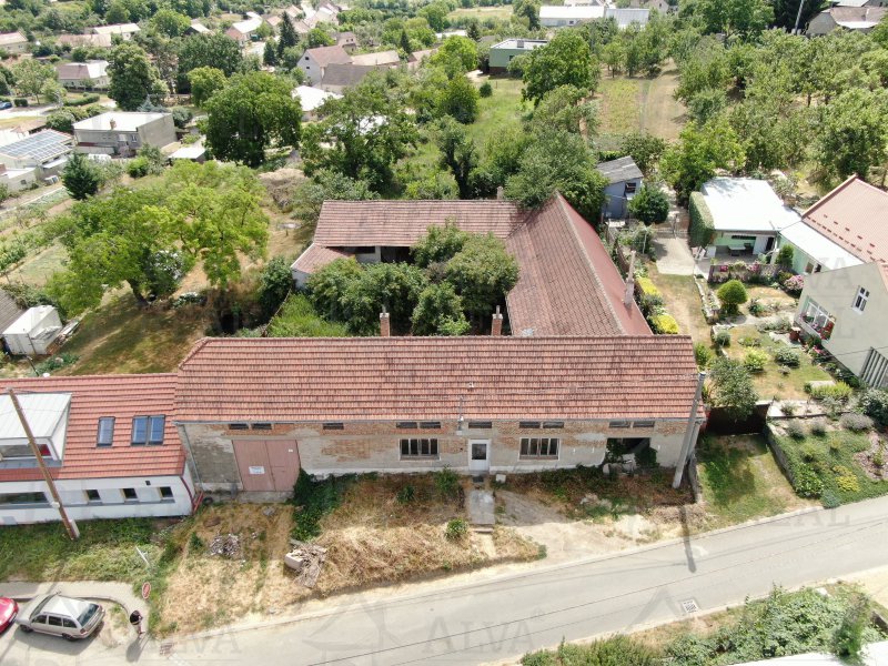 Image detail - Prodej RD ve Stavěšicích o dispozici 2+1, CP 863 m², stodola, hospodářské zázemí.