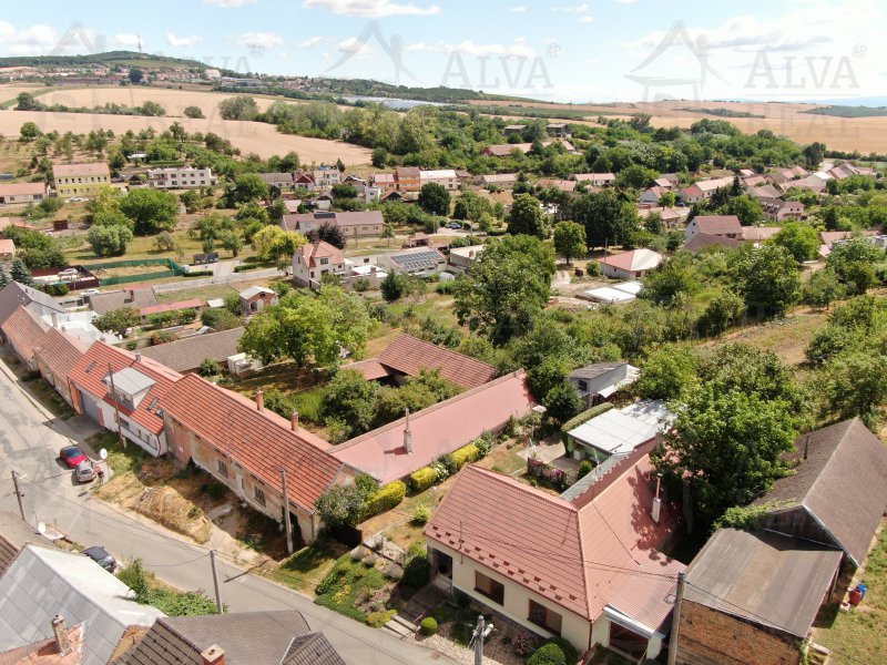 Image detail - Prodej RD ve Stavěšicích o dispozici 2+1, CP 863 m², stodola, hospodářské zázemí.