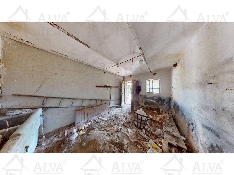 Image detail - Prodej RD ve Stavěšicích o dispozici 2+1, CP 863 m², stodola, hospodářské zázemí.