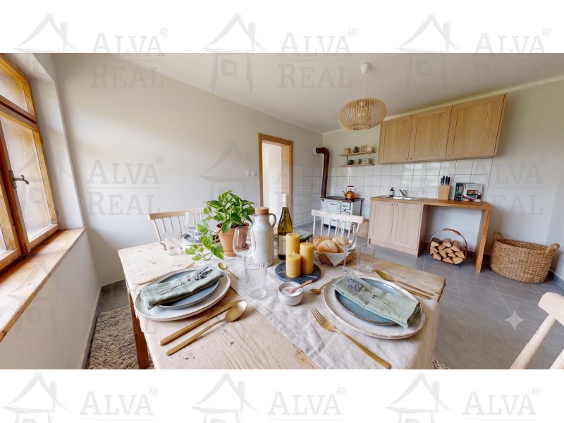 Image detail - Prodej RD ve Stavěšicích o dispozici 2+1, CP 863 m², stodola, hospodářské zázemí.