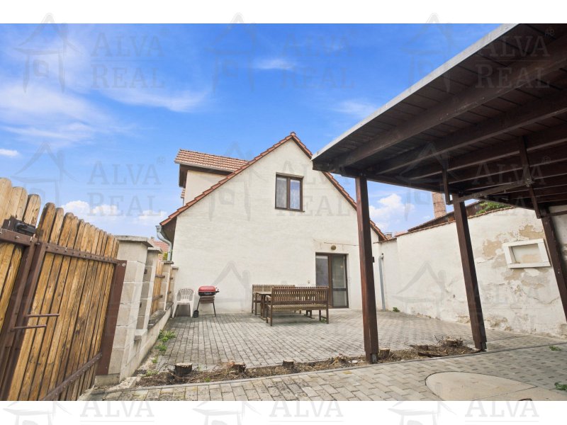Image detail - Prodej RD v Dolních Kounicích o dispozici 3+kk, CP 984 m², terasa, garáž.